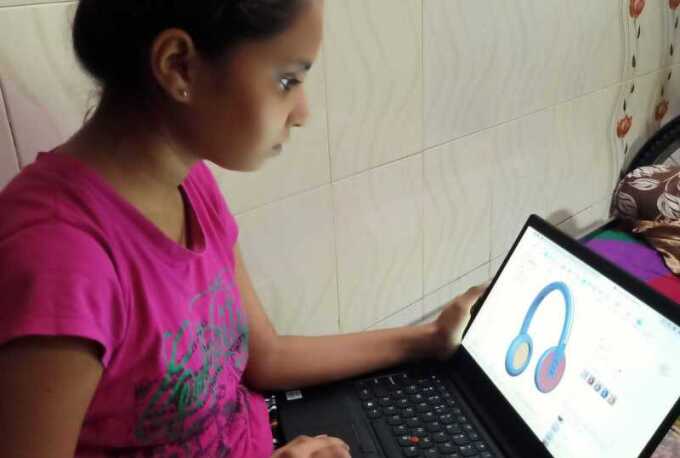 girl on computer